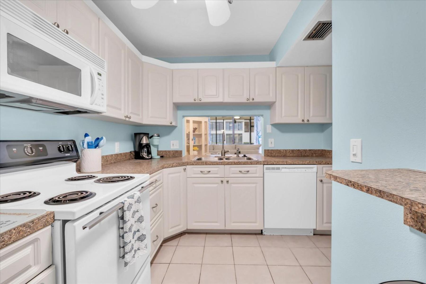 Indian Shores Waterway View, Walk To Beach, Pool Hot Tub, Dock Apartment *