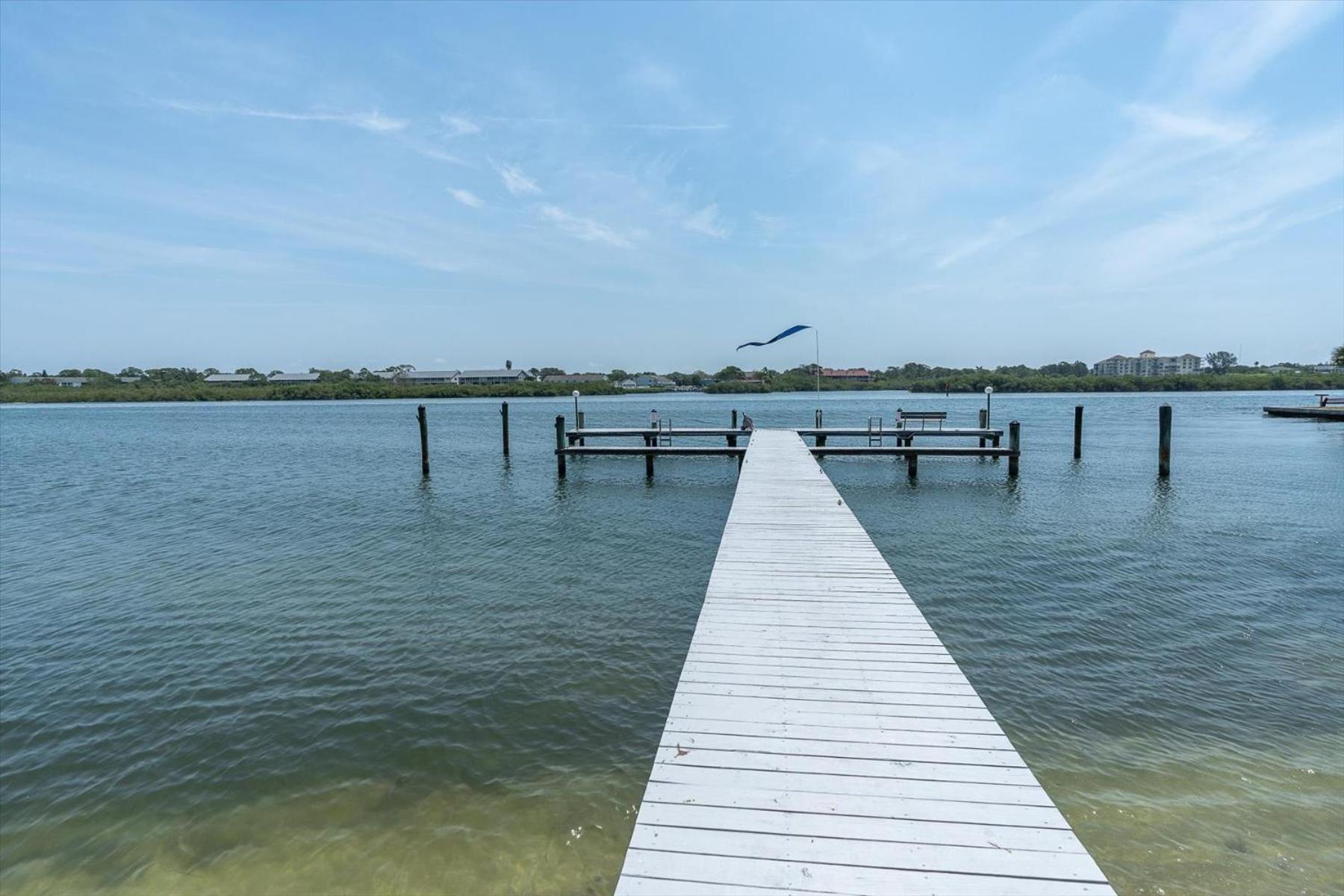 Indian Shores Waterway View, Walk To Beach, Pool Hot Tub, Dock