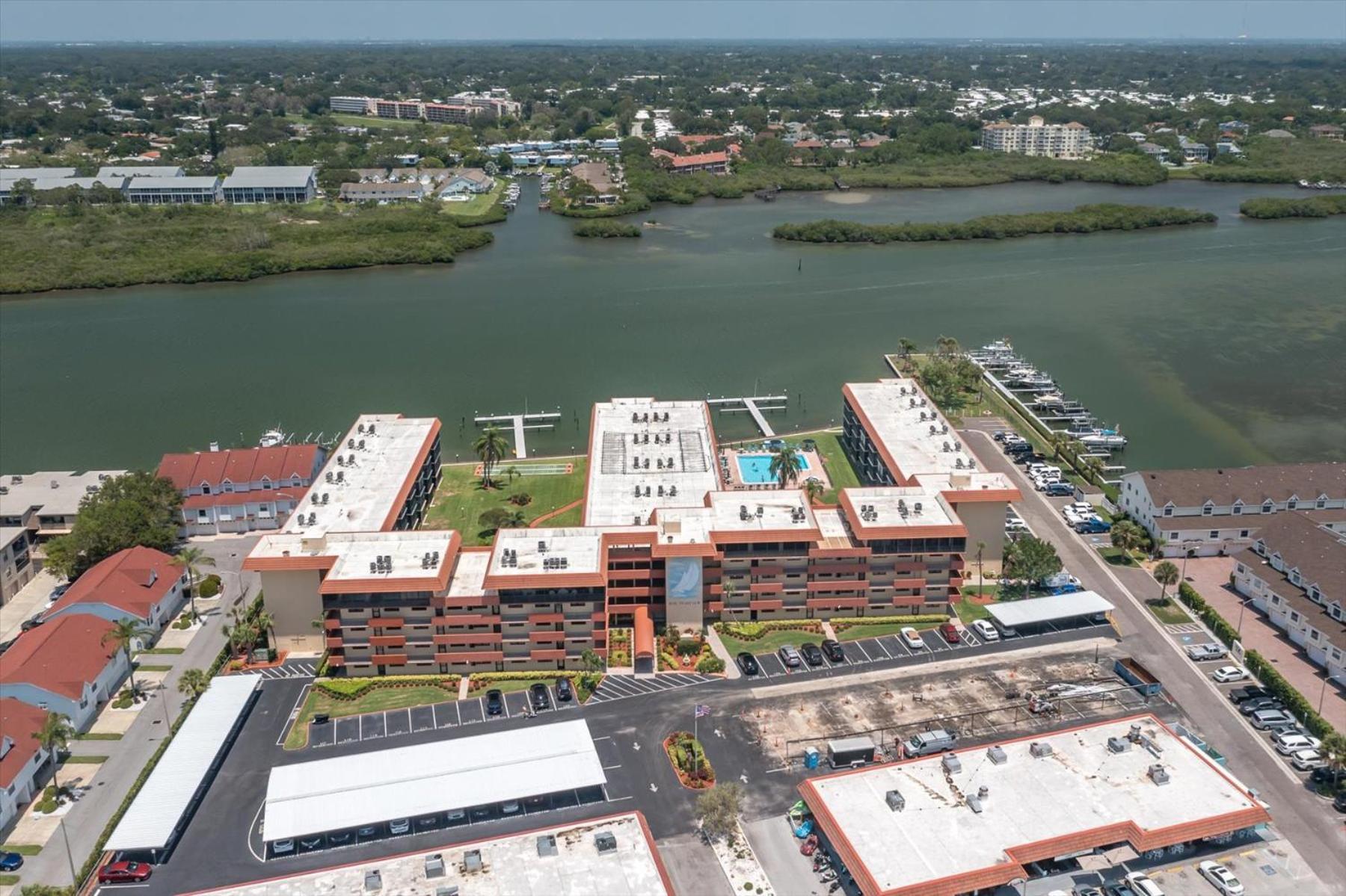 Indian Shores Waterway View, Walk To Beach, Pool Hot Tub, Dock Apartment *