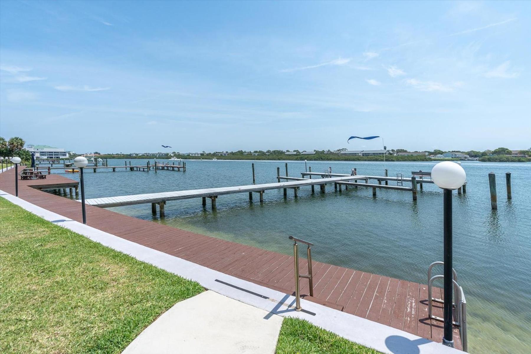 Indian Shores Waterway View, Walk To Beach, Pool Hot Tub, Dock *