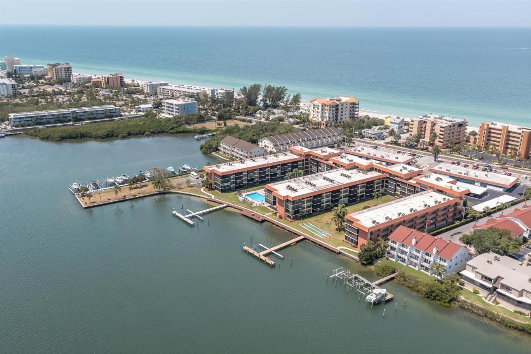 Indian Shores Waterway View, Walk To Beach, Pool Hot Tub, Dock Apartment Clearwater Beach