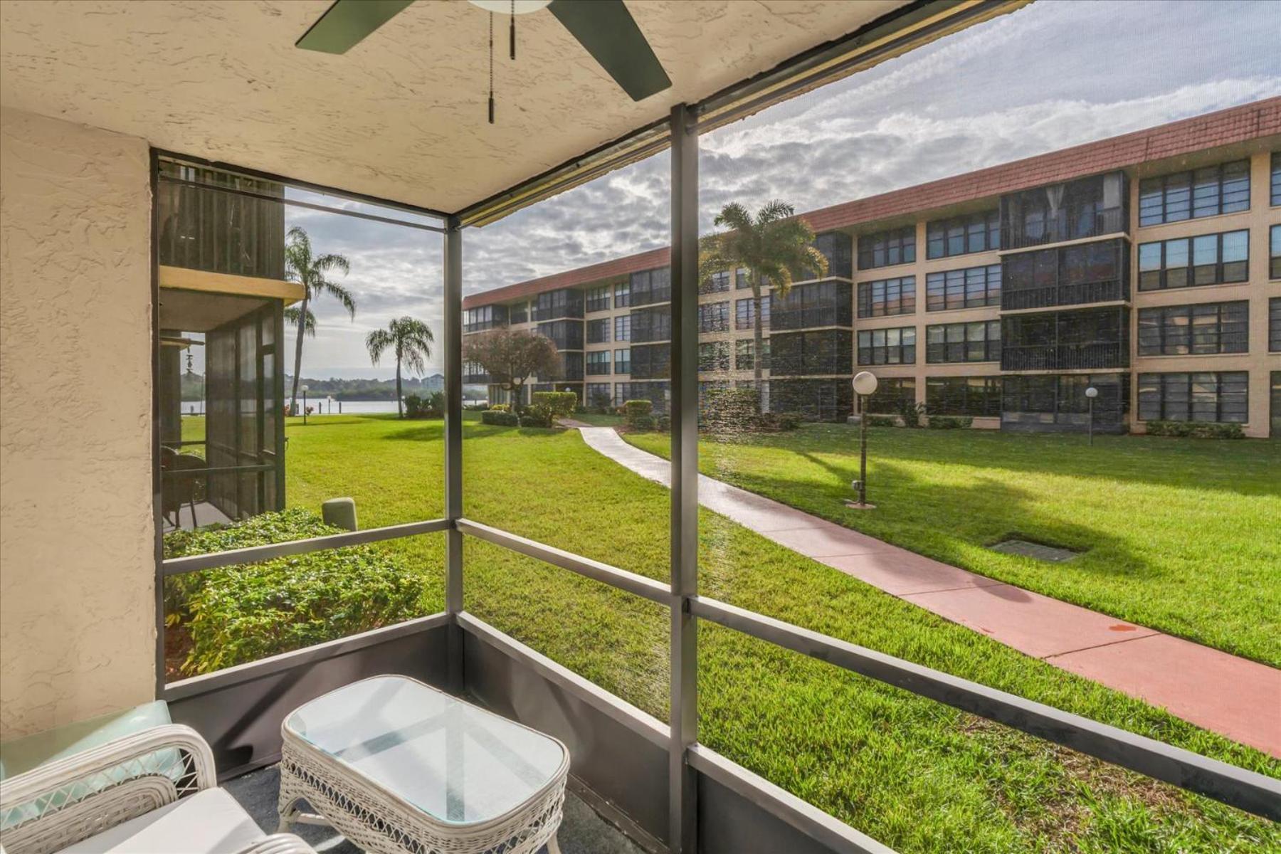 Indian Shores Waterway View, Walk To Beach, Pool Hot Tub, Dock Apartment *