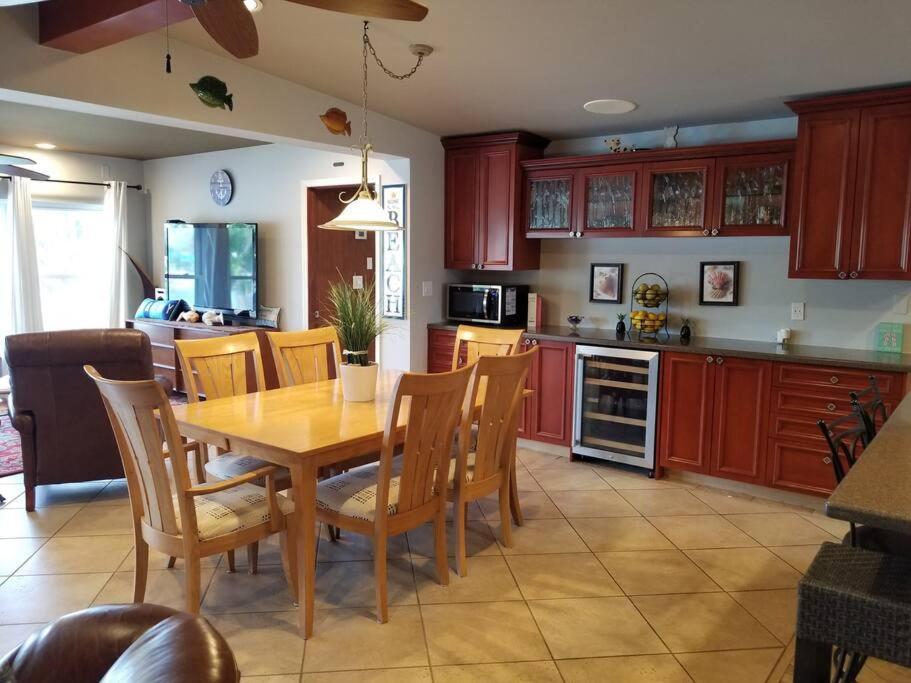Irb Surf House Waterfront Oasis+ Sunshine +fun Kayaks Holiday home *