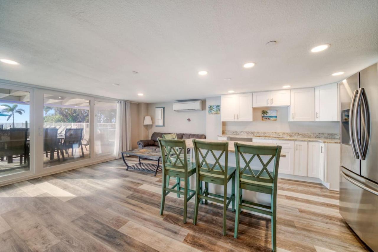 Holiday home 2,000 Sq Ft With Private Indoor Poolside Unit 4 At Four Shores