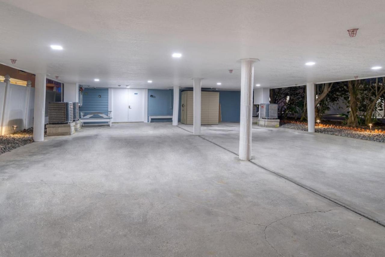 Holiday home 2,000 Sq Ft With Private Indoor Poolside Unit 4 At Four Shores *