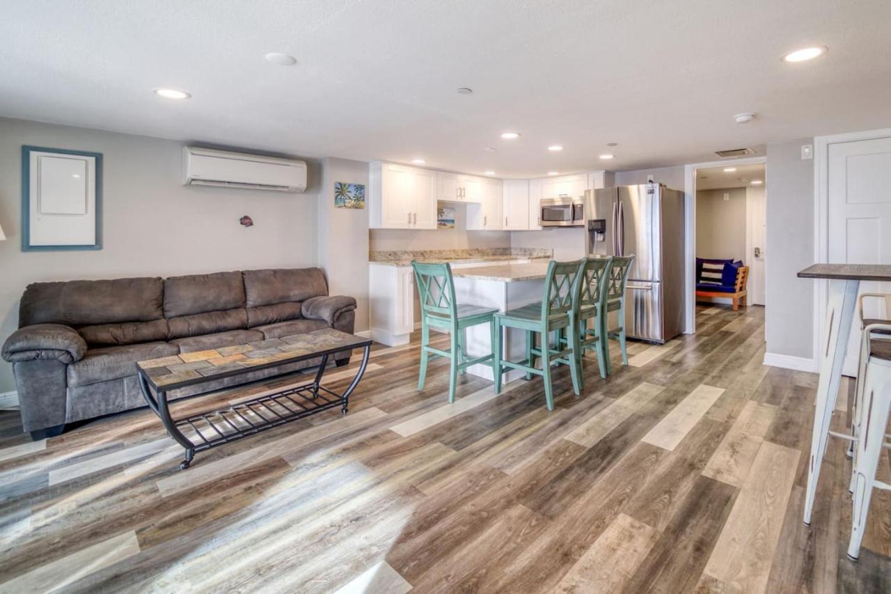 Holiday home 2,000 Sq Ft With Private Indoor Poolside Unit 4 At Four Shores
