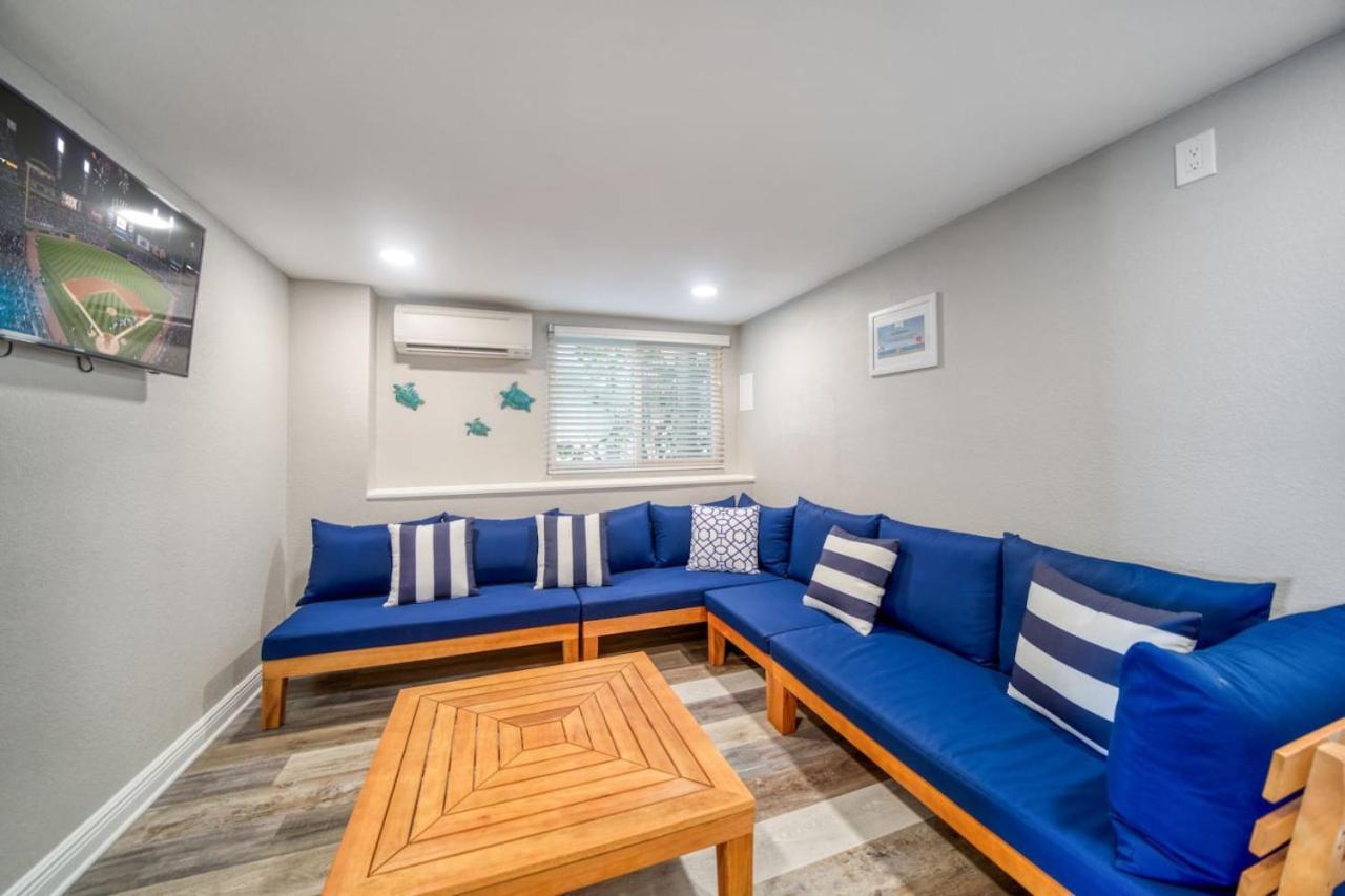 2,000 Sq Ft With Private Indoor Poolside Unit 4 At Four Shores *