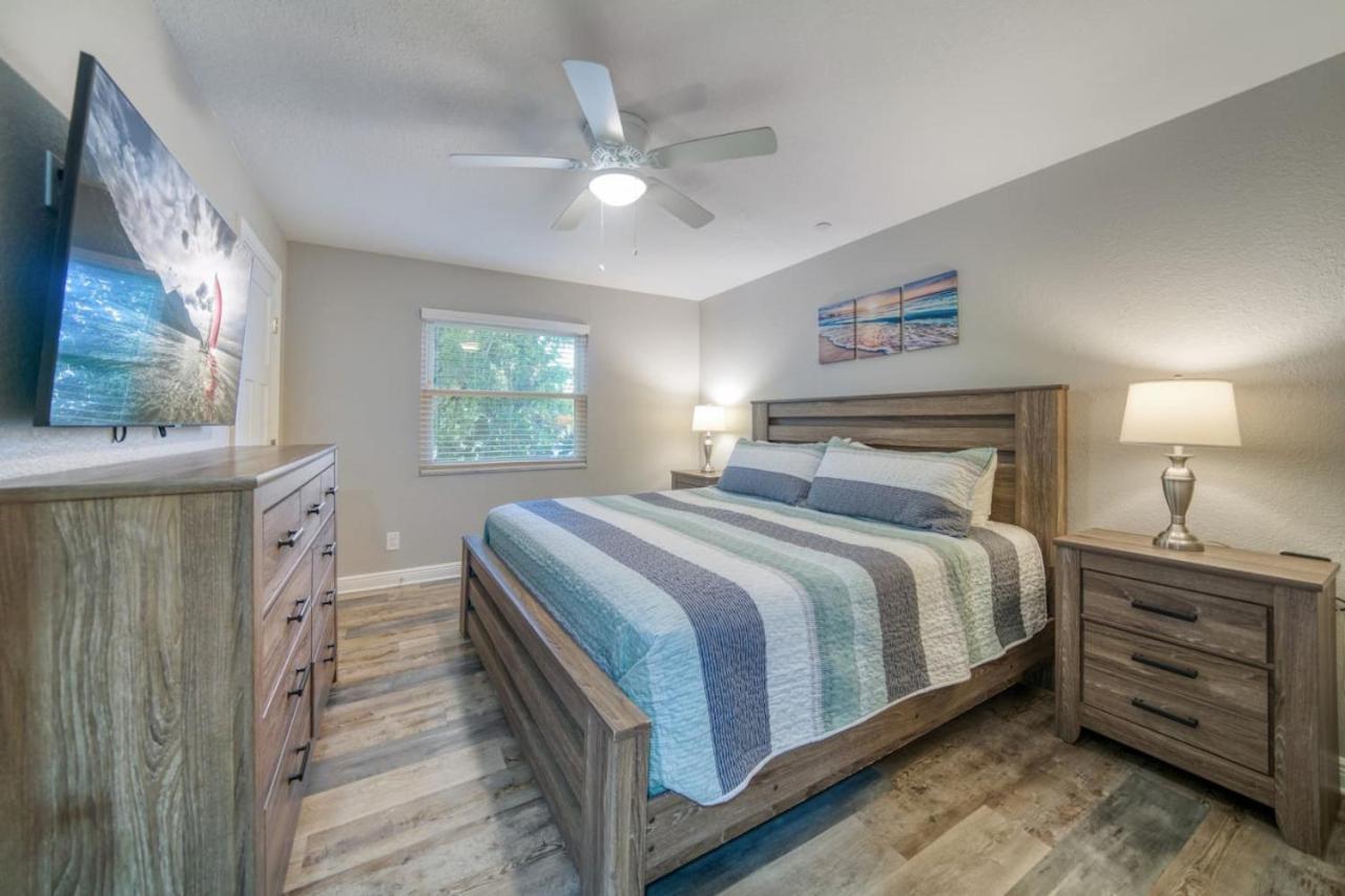 2,000 Sq Ft With Private Indoor Poolside Unit 4 At Four Shores *