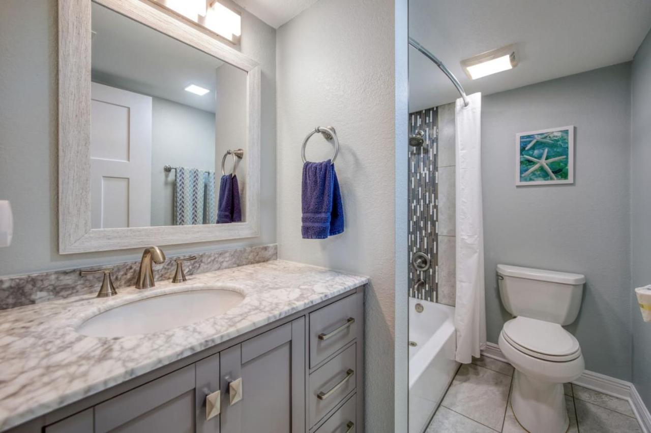 Holiday home 2,000 Sq Ft With Private Indoor Poolside Unit 4 At Four Shores *
