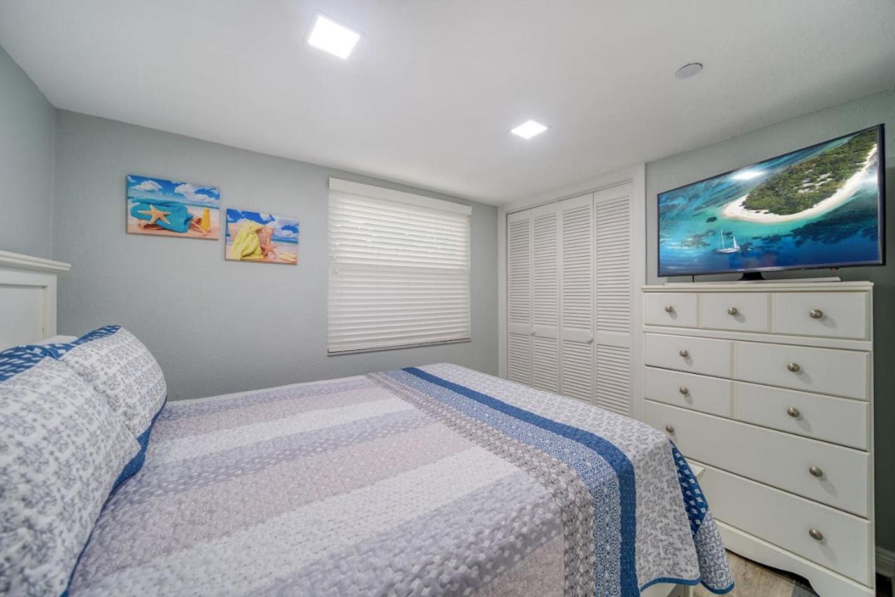 2,000 Sq Ft With Private Indoor Poolside Unit 4 At Four Shores Holiday home *