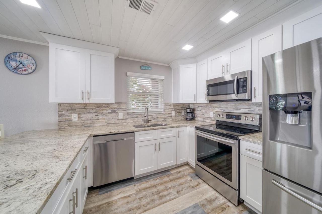 2,000 Sq Ft With Private Indoor Poolside Unit 4 At Four Shores Holiday home