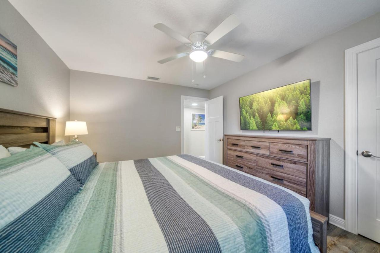 2,000 Sq Ft With Private Indoor Poolside Unit 4 At Four Shores Holiday home