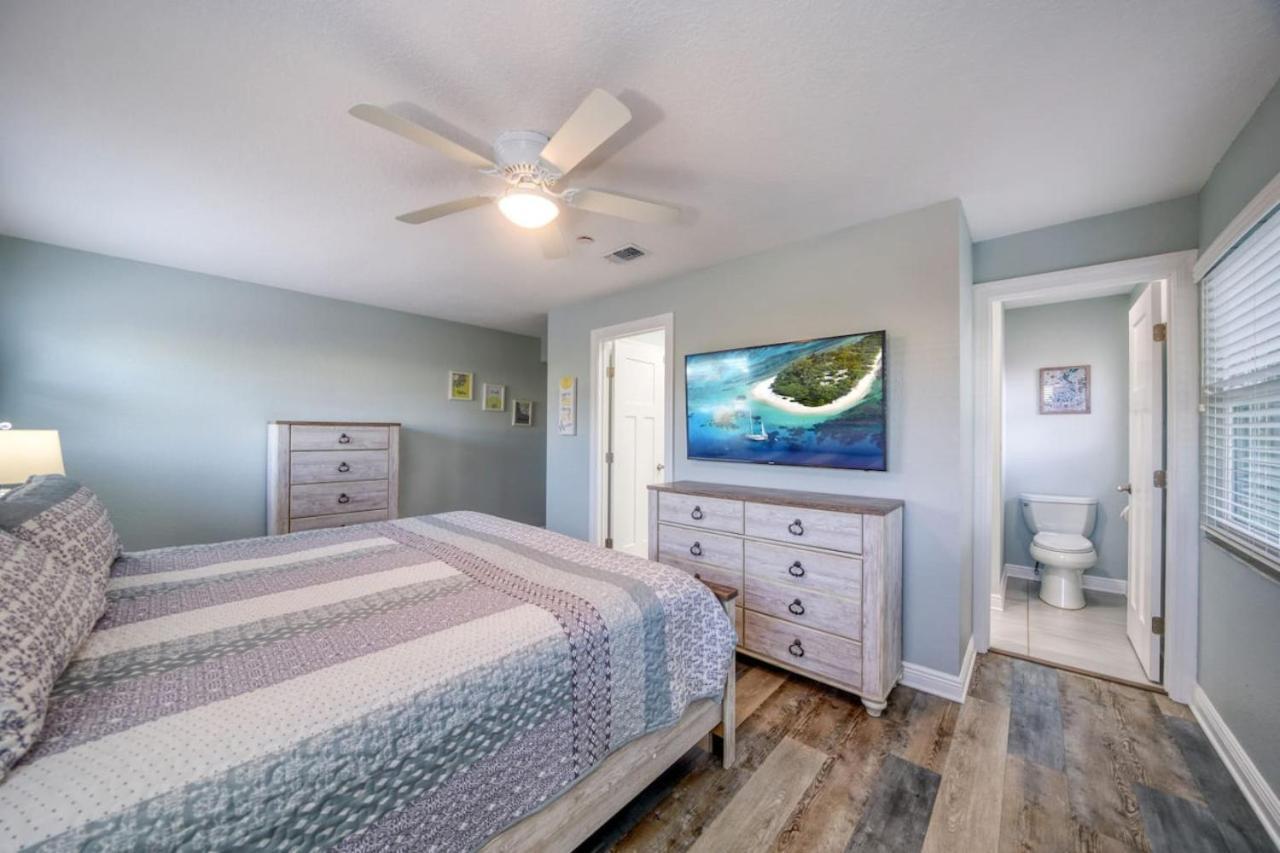 2,000 Sq Ft With Private Indoor Poolside Unit 4 At Four Shores Holiday home *