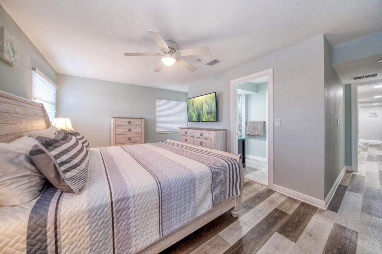 Four Shores Unit 2 Sunset Direct Gulf With Pool And Holiday home