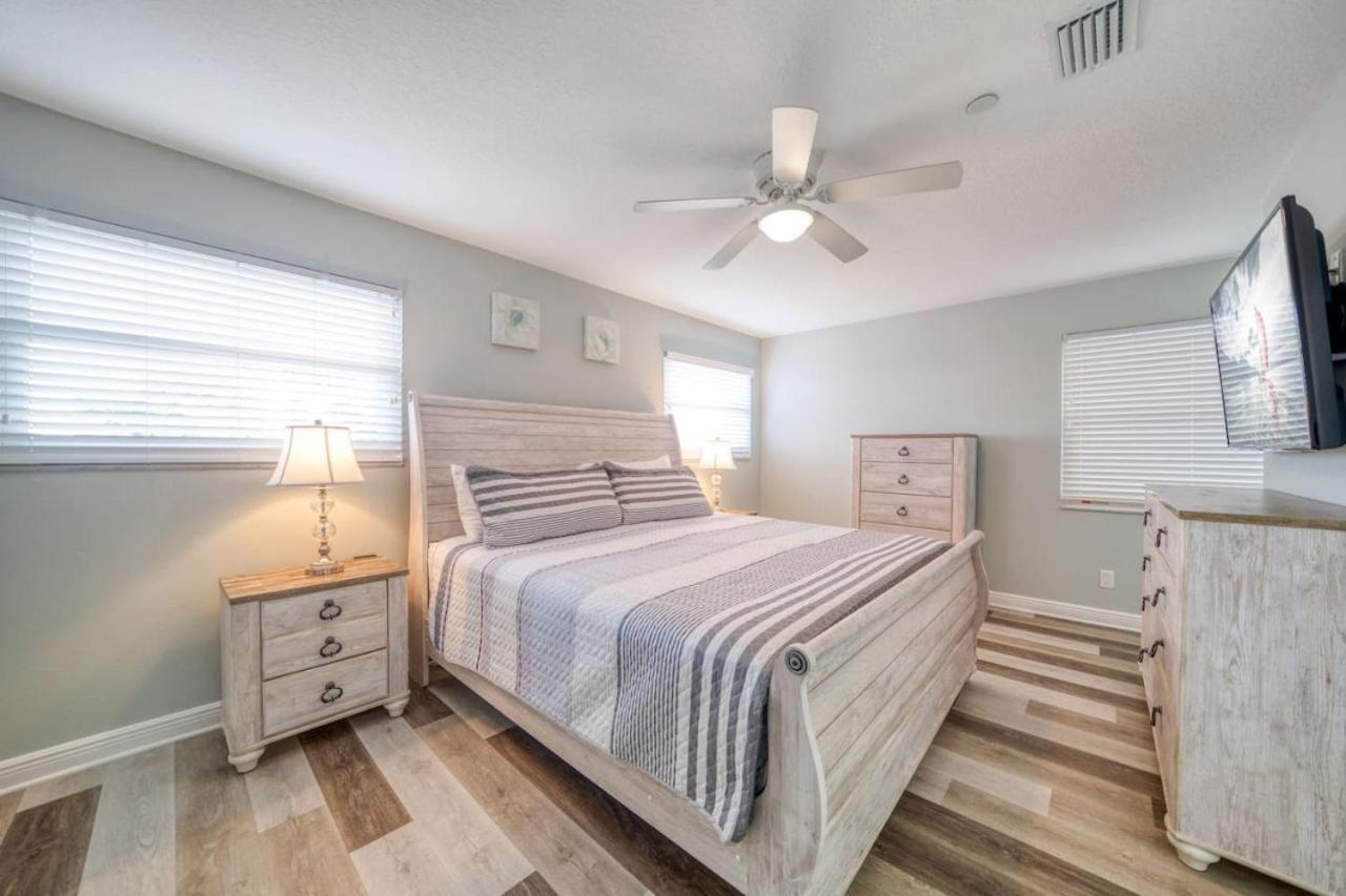 Four Shores Unit 2 Sunset Direct Gulf With Pool And * Clearwater Beach