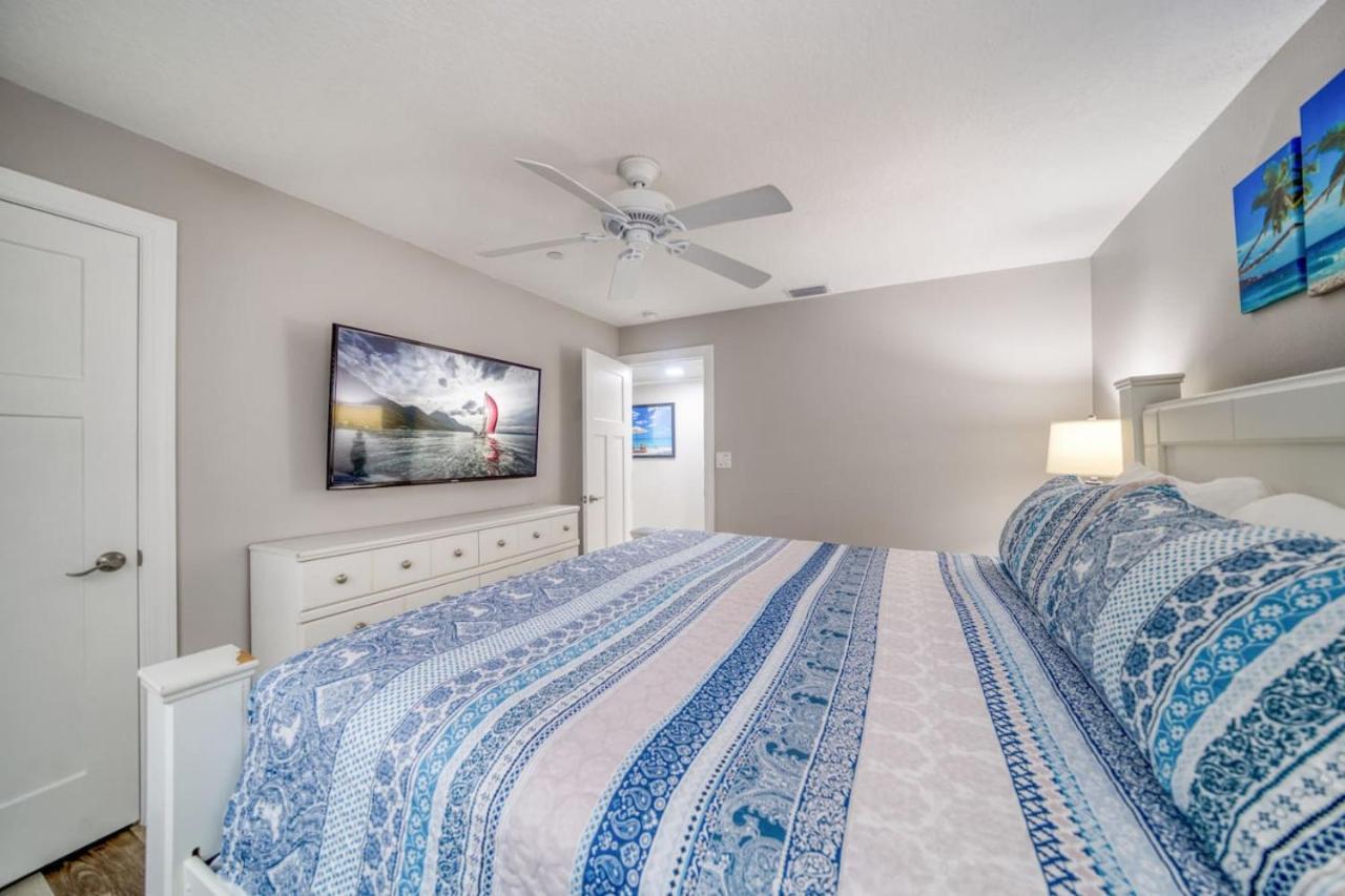 Four Shores Unit 2 Sunset Direct Gulf With Pool And Holiday home Clearwater Beach