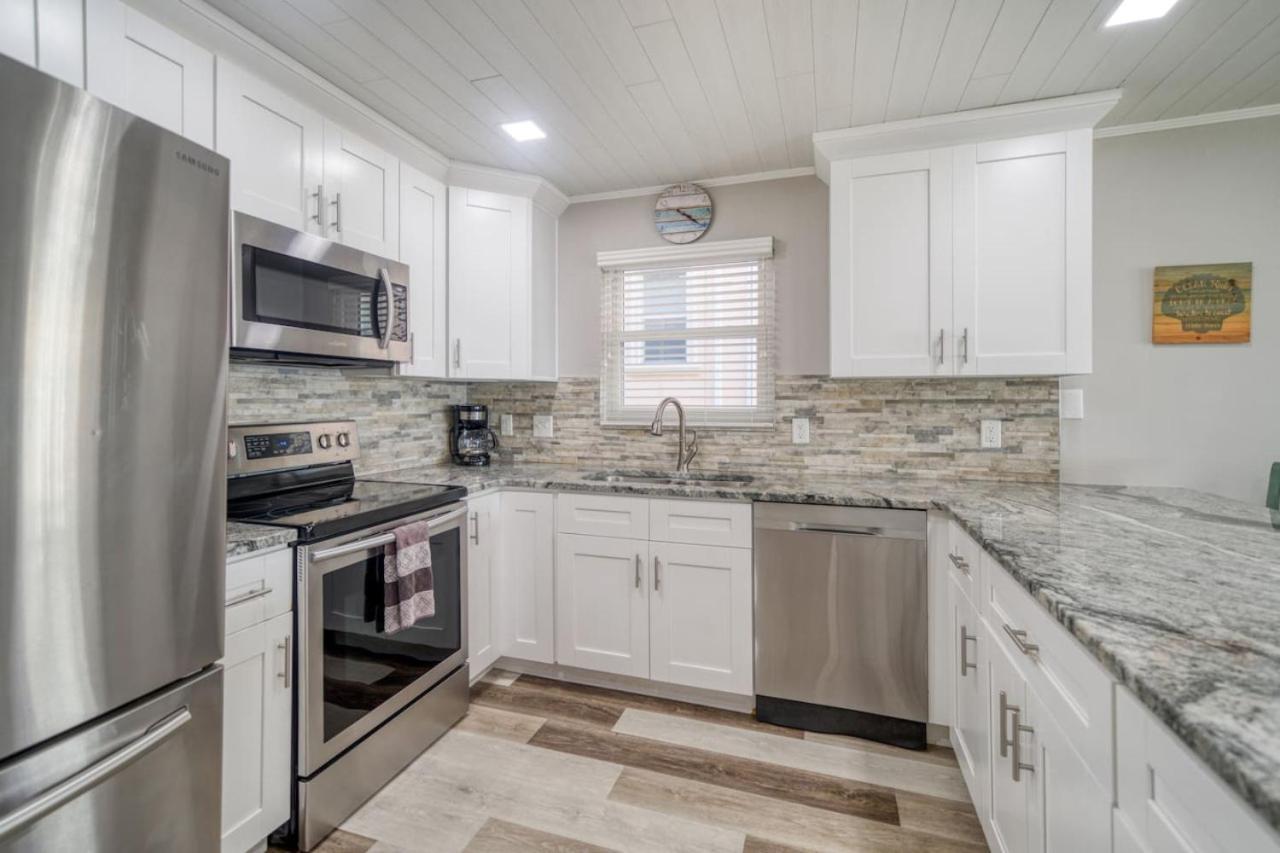 Four Shores Unit 2 Sunset Direct Gulf With Pool And Clearwater Beach