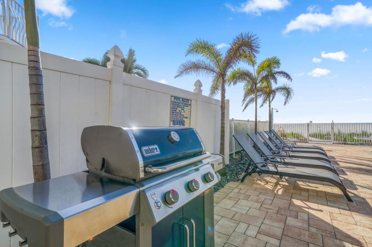 Four Shores Unit 3 Gulf Direct Gulf With Pool And Holiday home Clearwater Beach