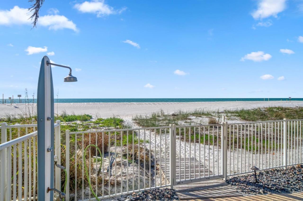 Four Shores Unit 3 Gulf Direct Gulf With Pool And Holiday home