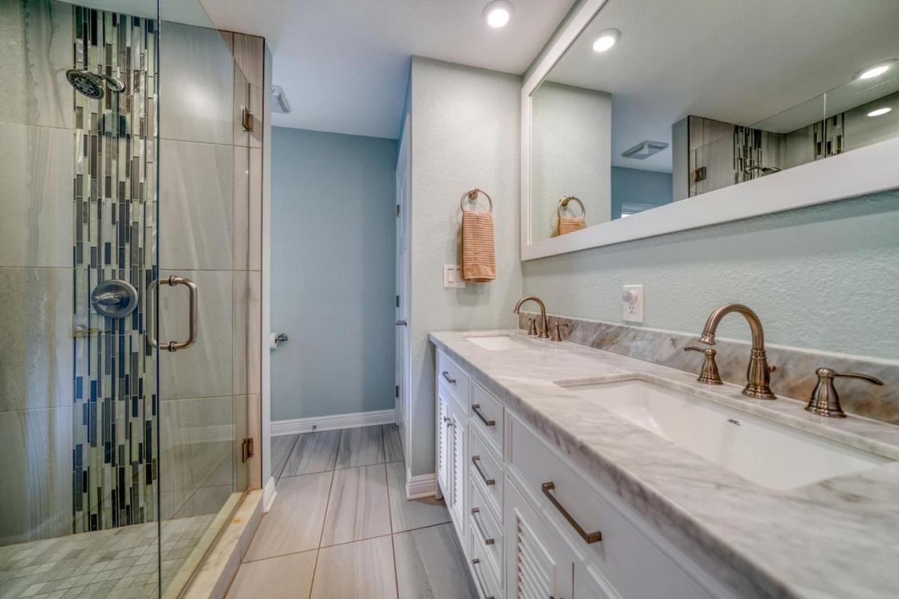 Four Shores Unit 3 Gulf Direct Gulf With Pool And Clearwater Beach