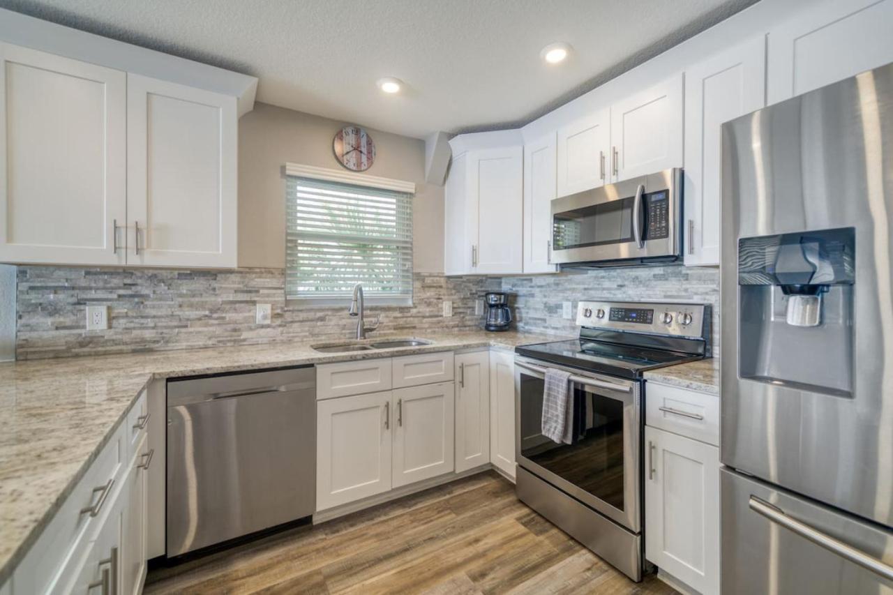 Four Shores Unit 3 Gulf Direct Gulf With Pool And Holiday home