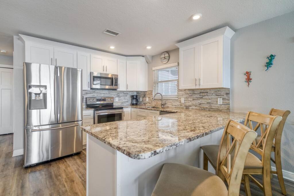Four Shores Unit 1 Direct Gulf With Pool & Holiday home Clearwater Beach
