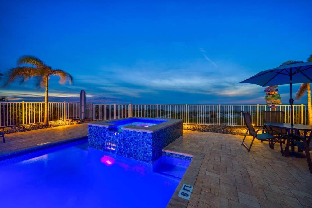 Four Shores Unit 1 Direct Gulf With Pool & Clearwater Beach