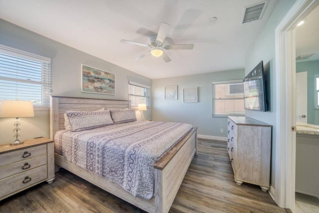 Four Shores Unit 1 Direct Gulf With Pool & *