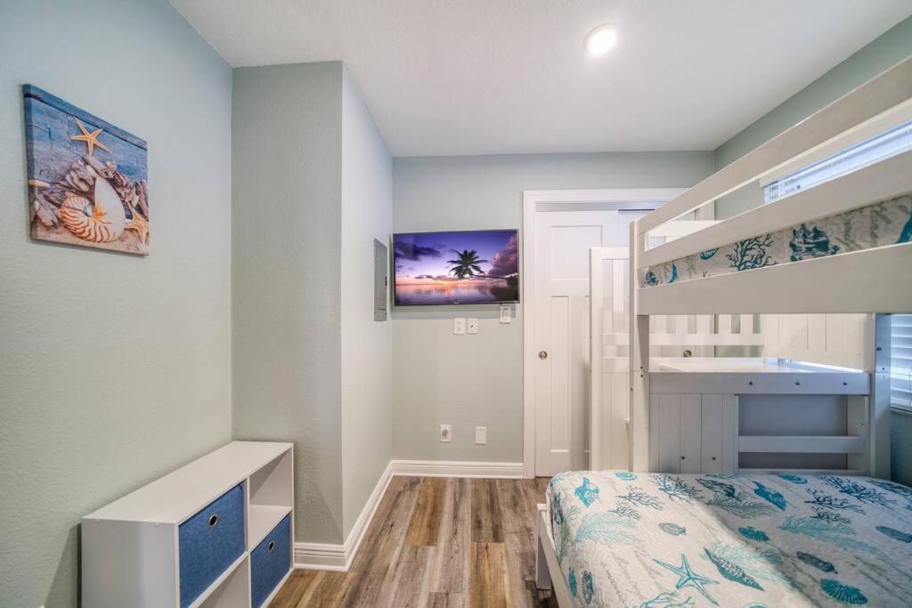 Four Shores Unit 1 Direct Gulf With Pool &