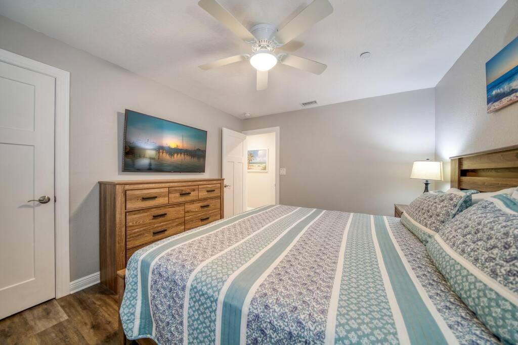 Four Shores Unit 1 Direct Gulf With Pool & Holiday home Clearwater Beach
