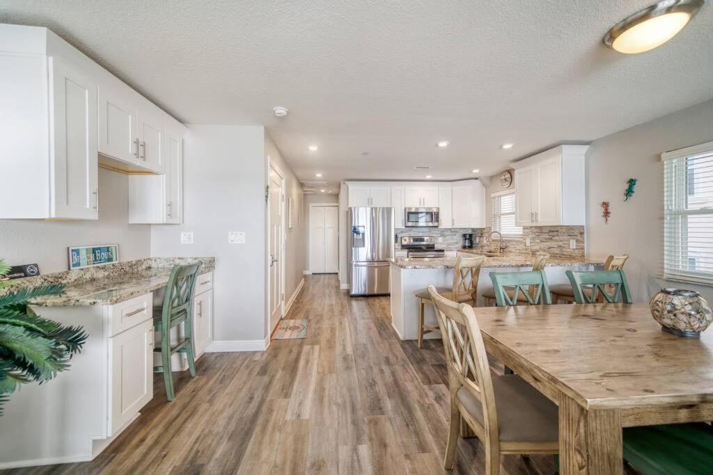 Four Shores Unit 1 Direct Gulf With Pool & * Clearwater Beach