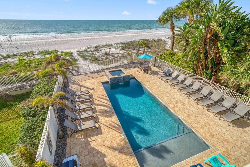 Four Shores Unit 1 Direct Gulf With Pool & Holiday home Clearwater Beach