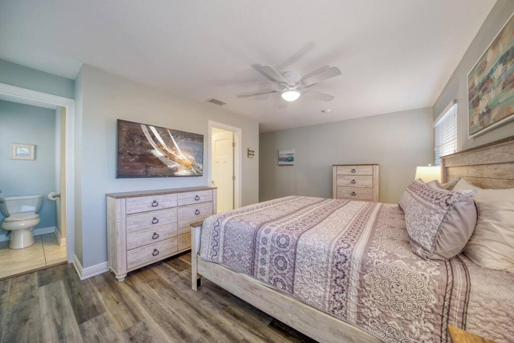 Four Shores Unit 1 Direct Gulf With Pool & Holiday home Clearwater Beach