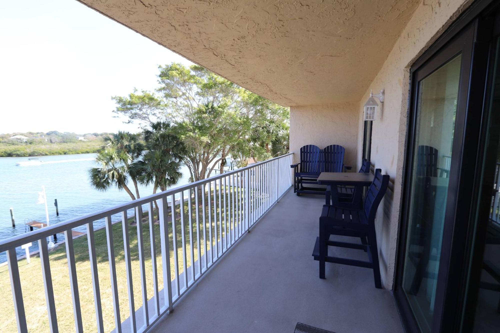 317 Bayshores Yacht & Tennis Club Clearwater Beach