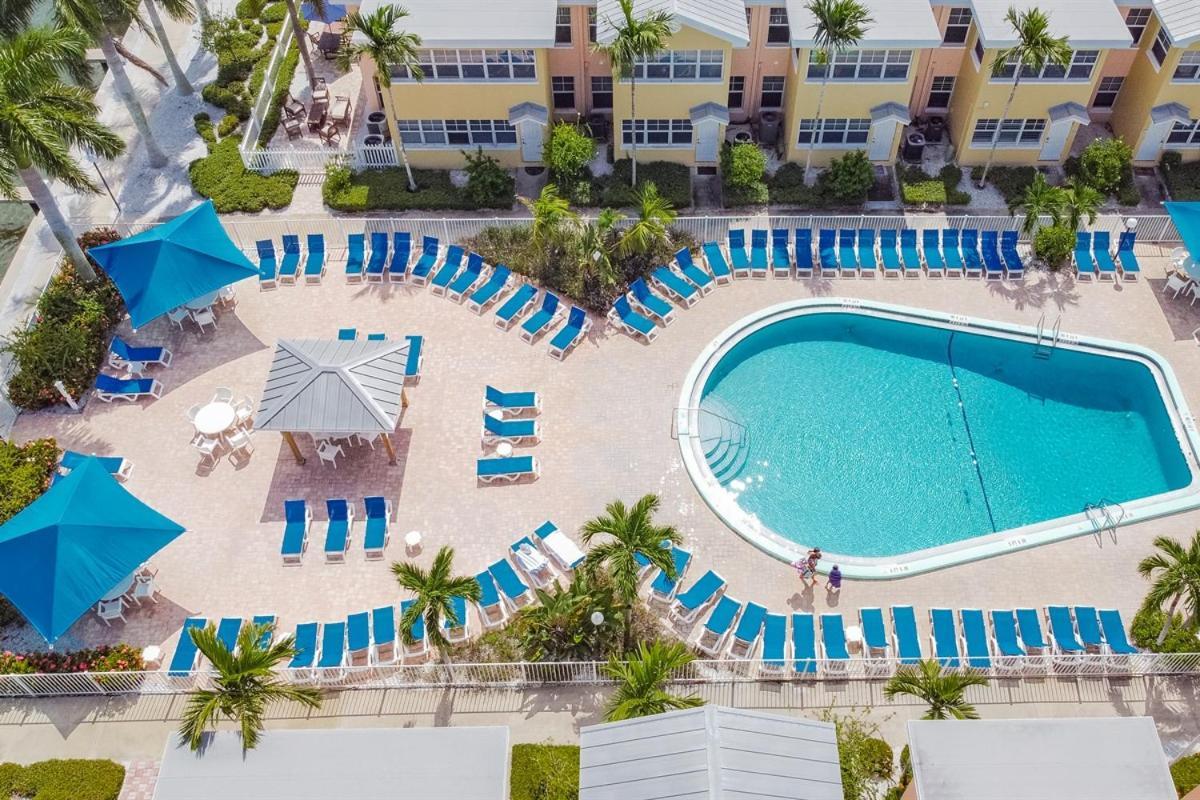 Gulf Coast Gem Private - 2bed, 1bath, Sleeps 6, Across The Street From & Gulf, Game Room, Pool Apartment Clearwater Beach