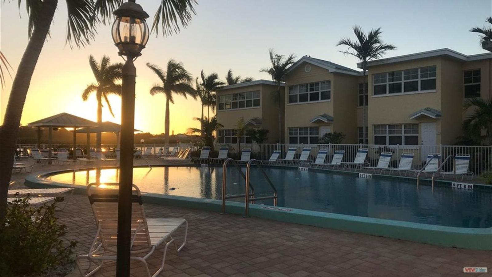 Gulf Coast Gem Private - 2bed, 1bath, Sleeps 6, Across The Street From & Gulf, Game Room, Pool Clearwater Beach