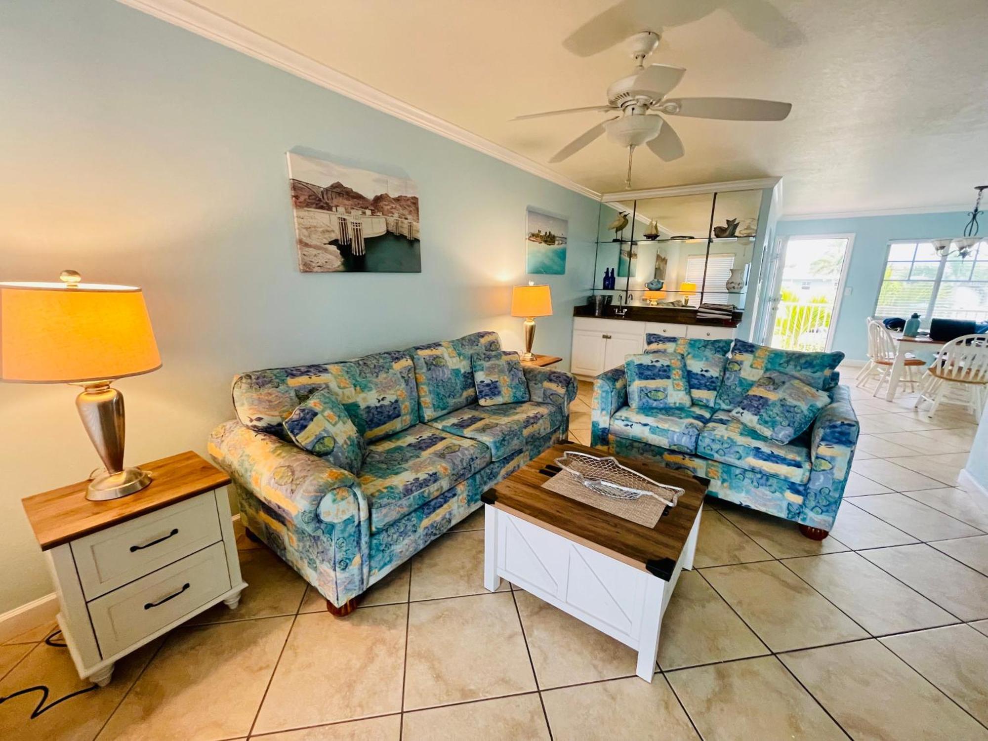 Apartment Gulf Coast Gem Private - 2bed, 1bath, Sleeps 6, Across The Street From & Gulf, Game Room, Pool *