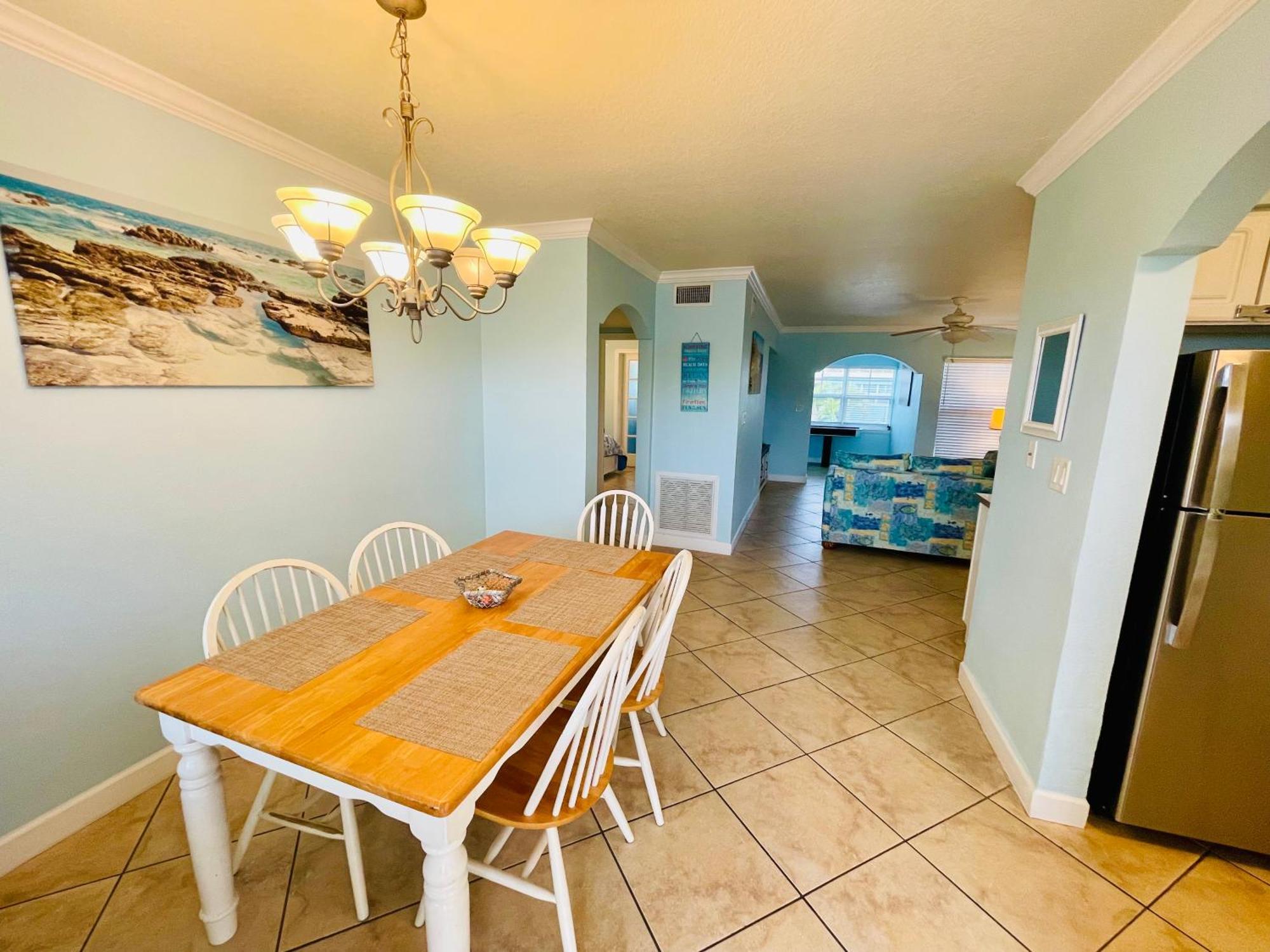 Gulf Coast Gem Private - 2bed, 1bath, Sleeps 6, Across The Street From & Gulf, Game Room, Pool Clearwater Beach