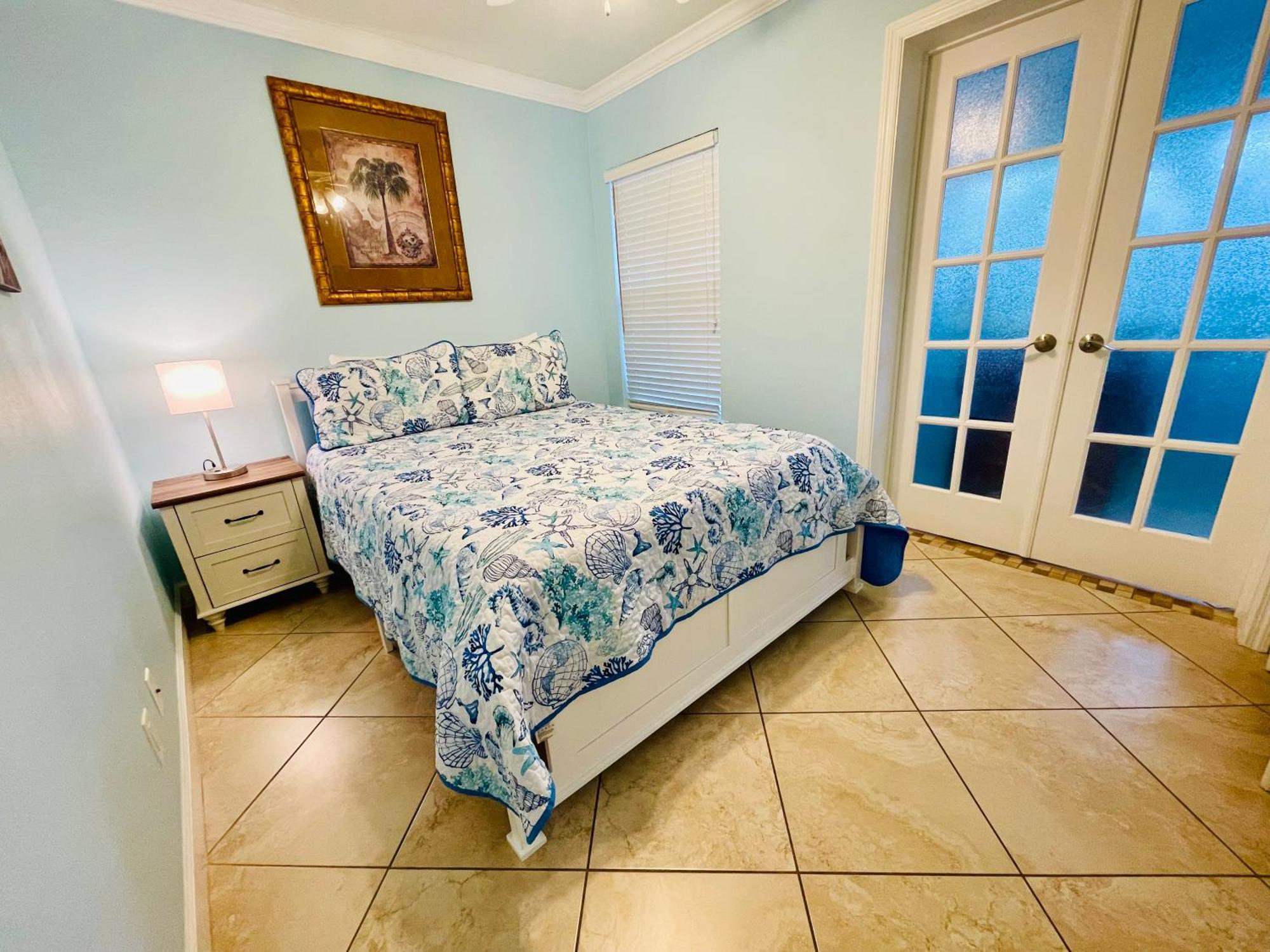 Gulf Coast Gem Private - 2bed, 1bath, Sleeps 6, Across The Street From & Gulf, Game Room, Pool * Clearwater Beach