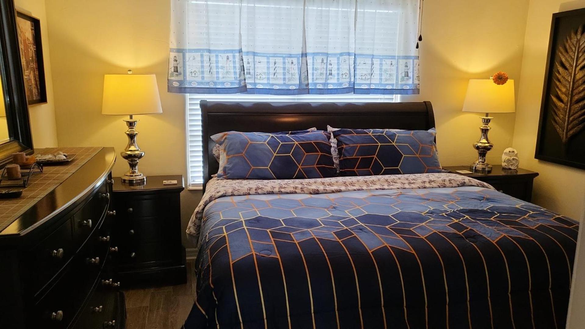 Spacious House Unit,beautifully Furnished 2 Bed 2bath./2min.walk To Holiday home *