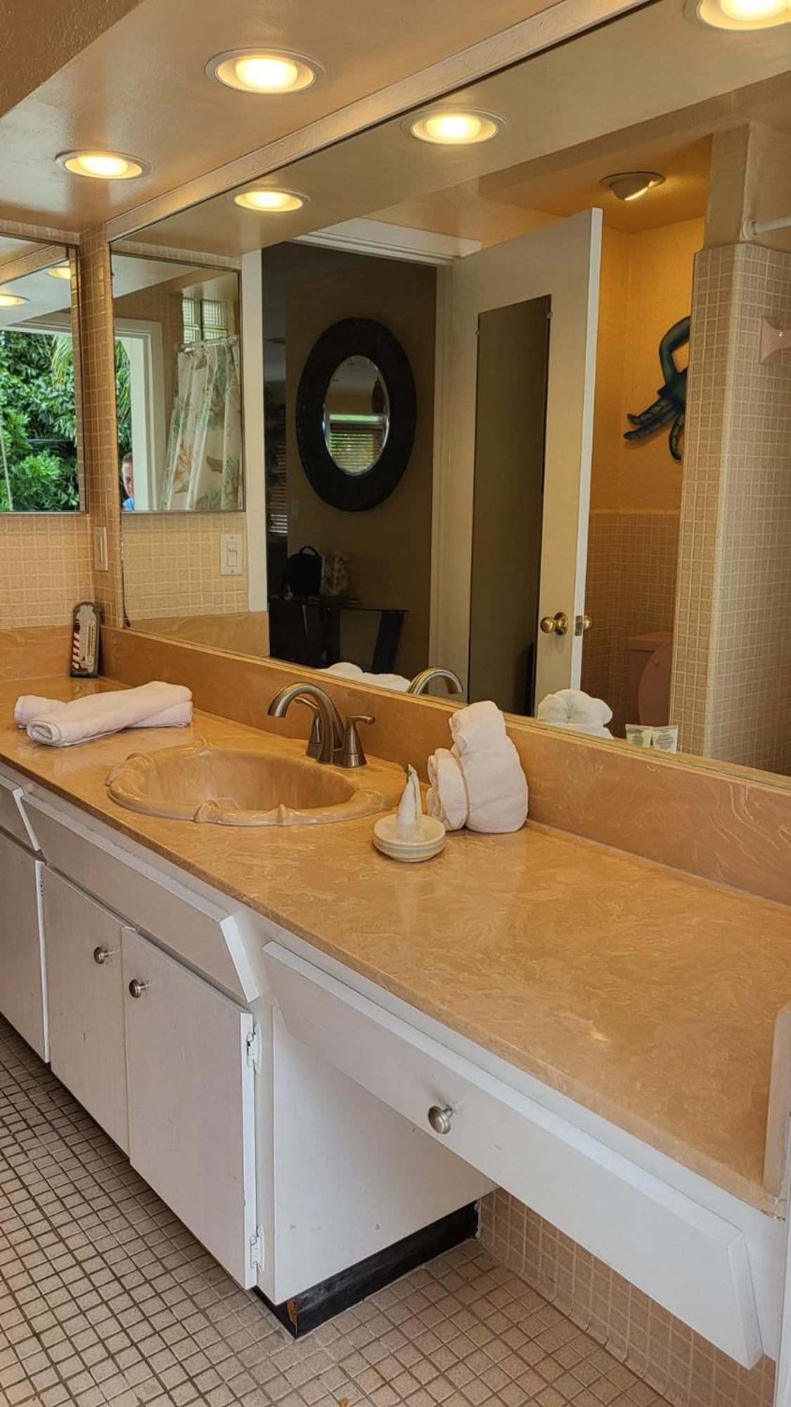 Spacious House Unit,beautifully Furnished 2 Bed 2bath./2min.walk To