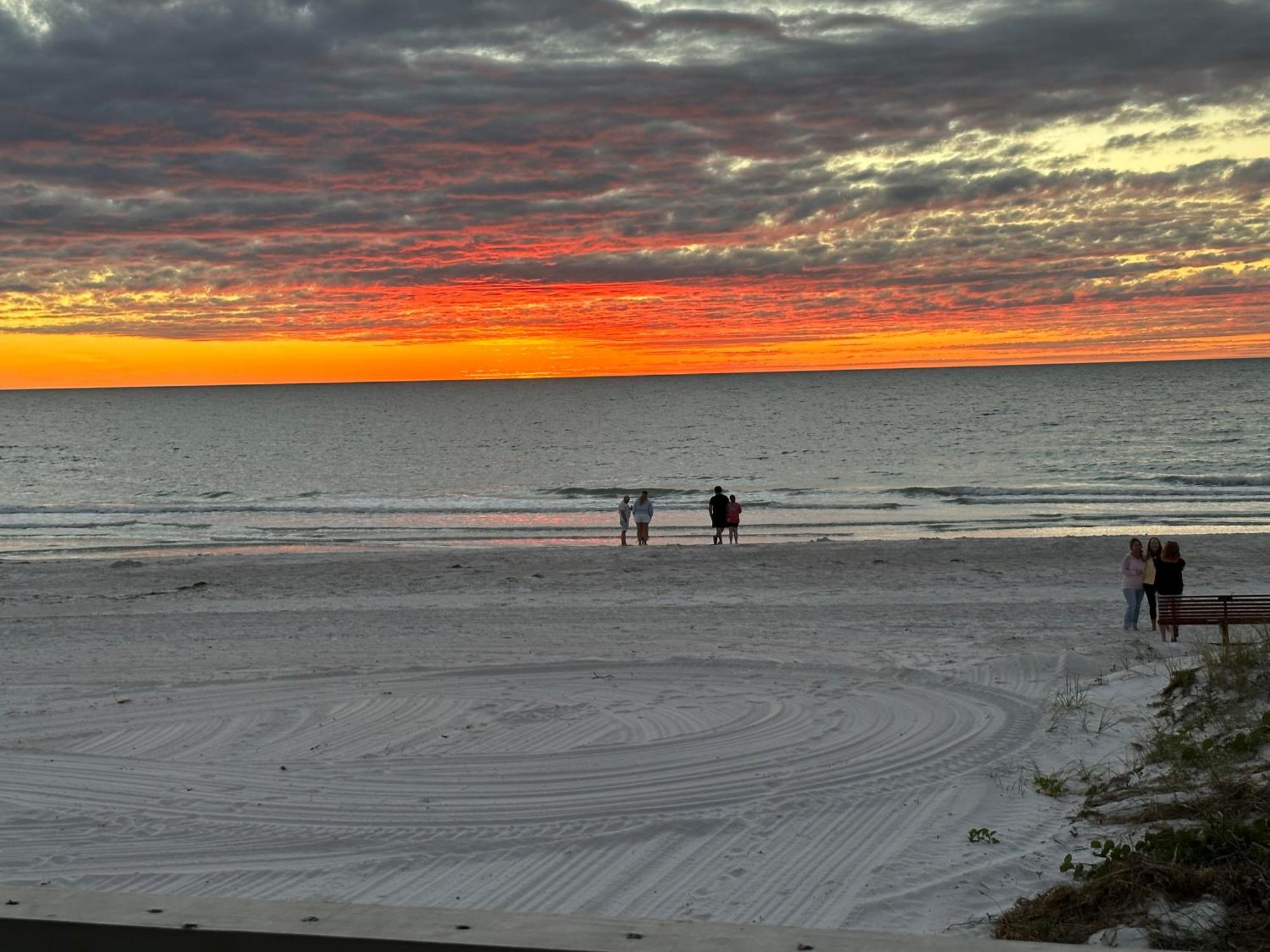 Pelican Beach Studio 7 Apartment Clearwater Beach