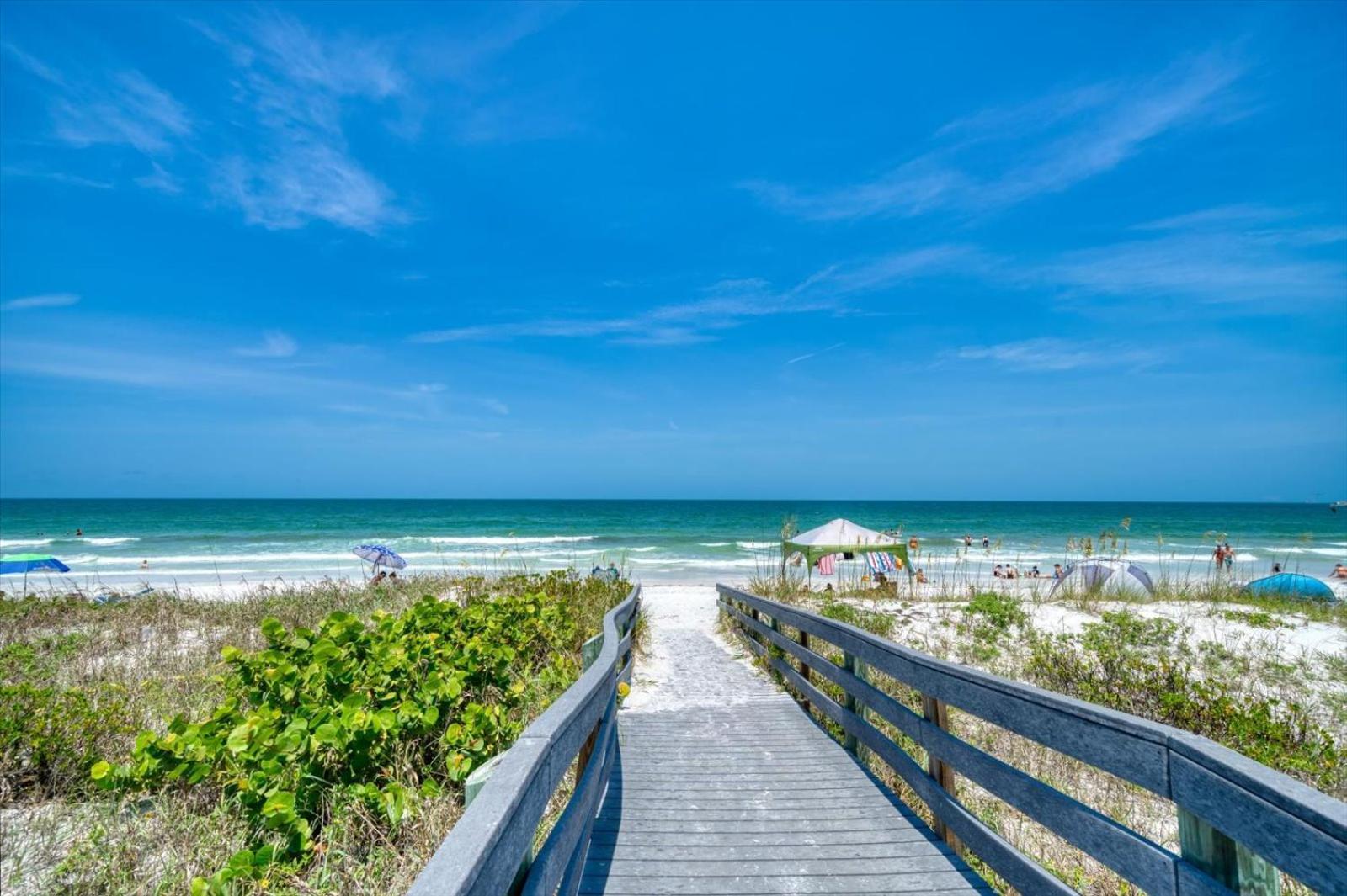 Holiday home Waterfront Luxury W/ Heated Salt Pool & Golf Cart *