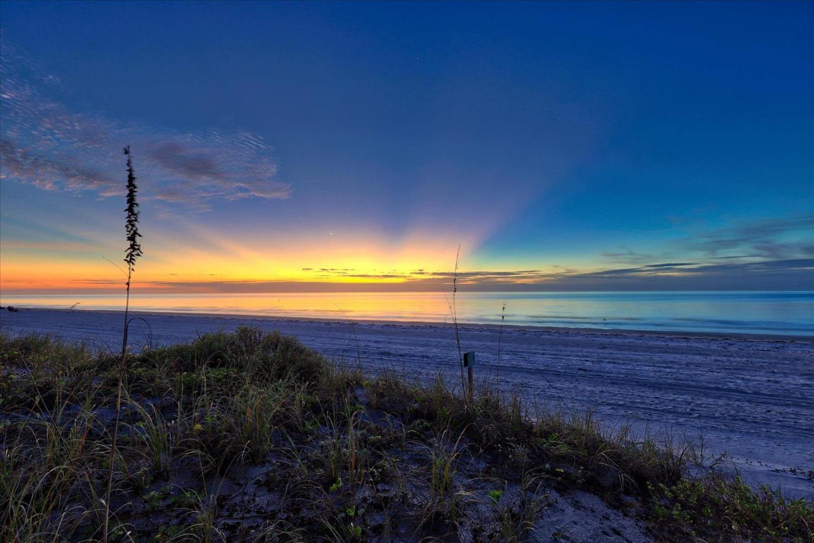 Waterfront Luxury W/ Heated Salt Pool & Golf Cart * Clearwater Beach
