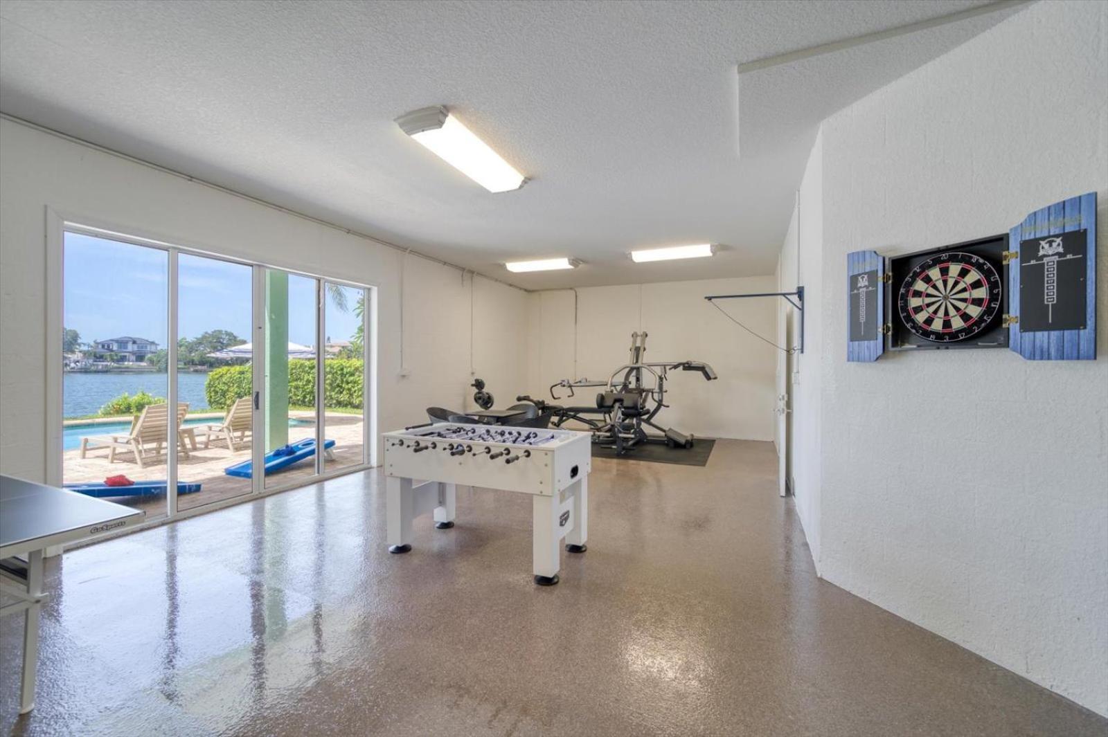 Waterfront Luxury W/ Heated Salt Pool & Golf Cart Holiday home