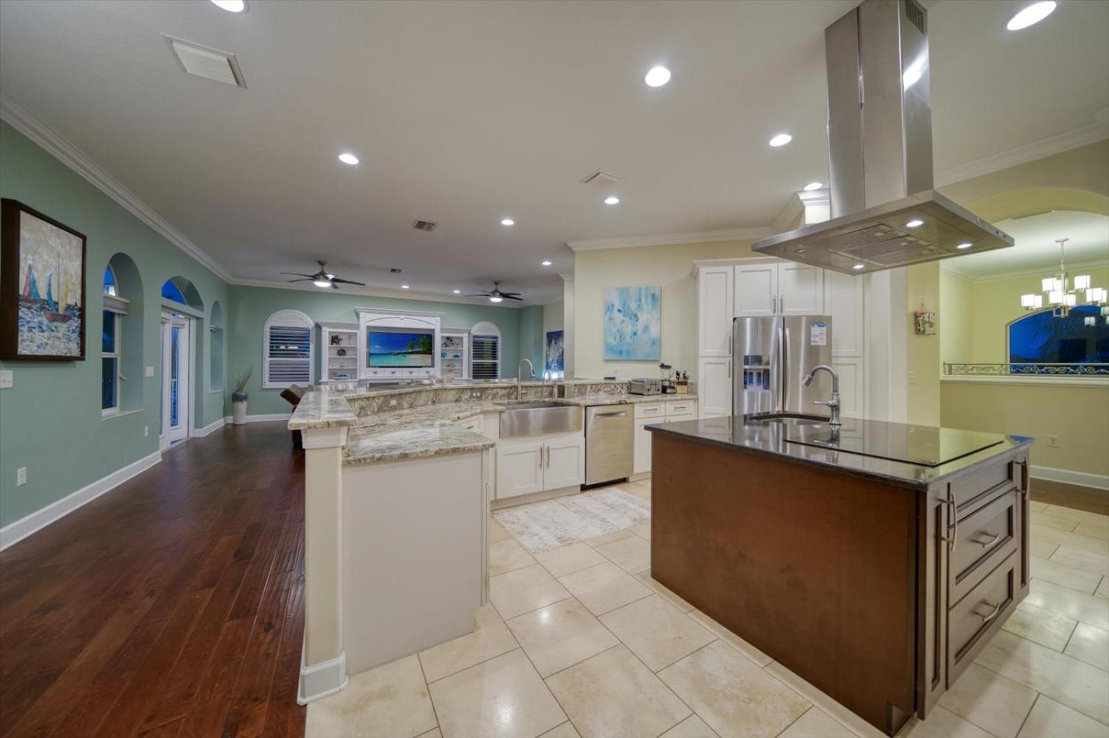 Holiday home Waterfront Luxury W/ Heated Salt Pool & Golf Cart Clearwater Beach