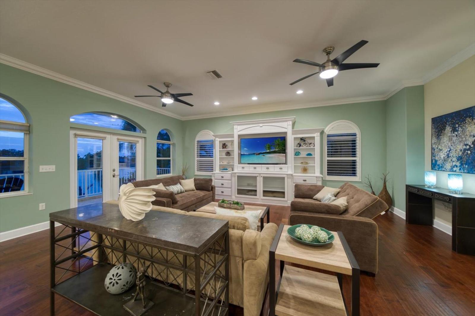 Waterfront Luxury W/ Heated Salt Pool & Golf Cart Holiday home Clearwater Beach