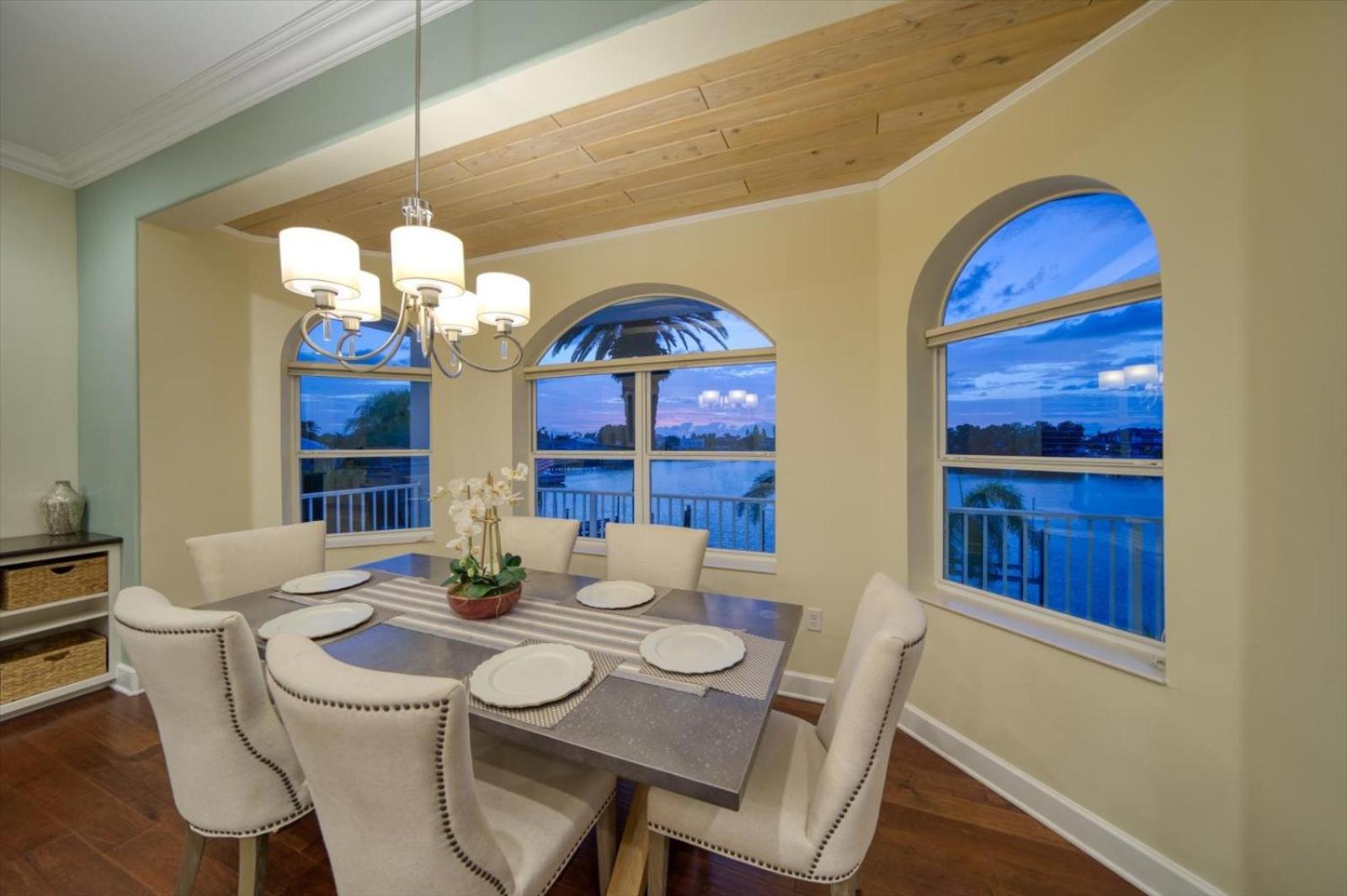 Waterfront Luxury W/ Heated Salt Pool & Golf Cart Holiday home
