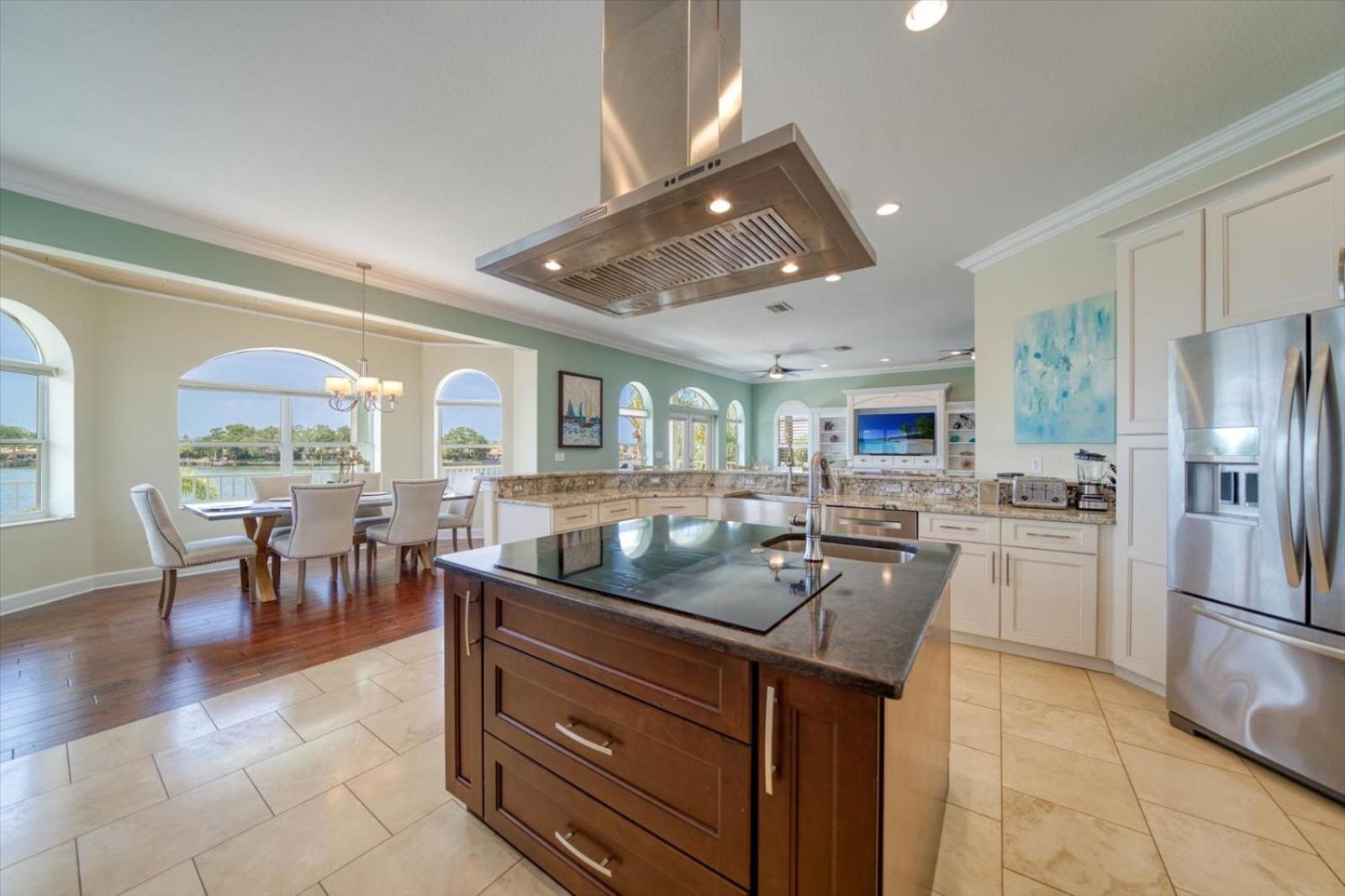 Waterfront Luxury W/ Heated Salt Pool & Golf Cart *