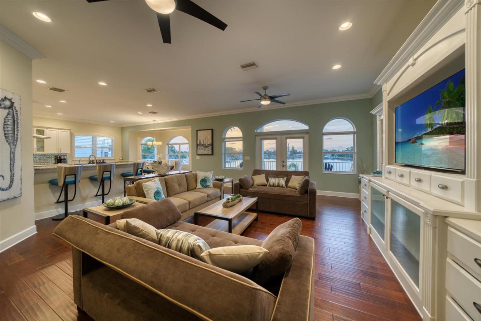 Holiday home Waterfront Luxury W/ Heated Salt Pool & Golf Cart Clearwater Beach